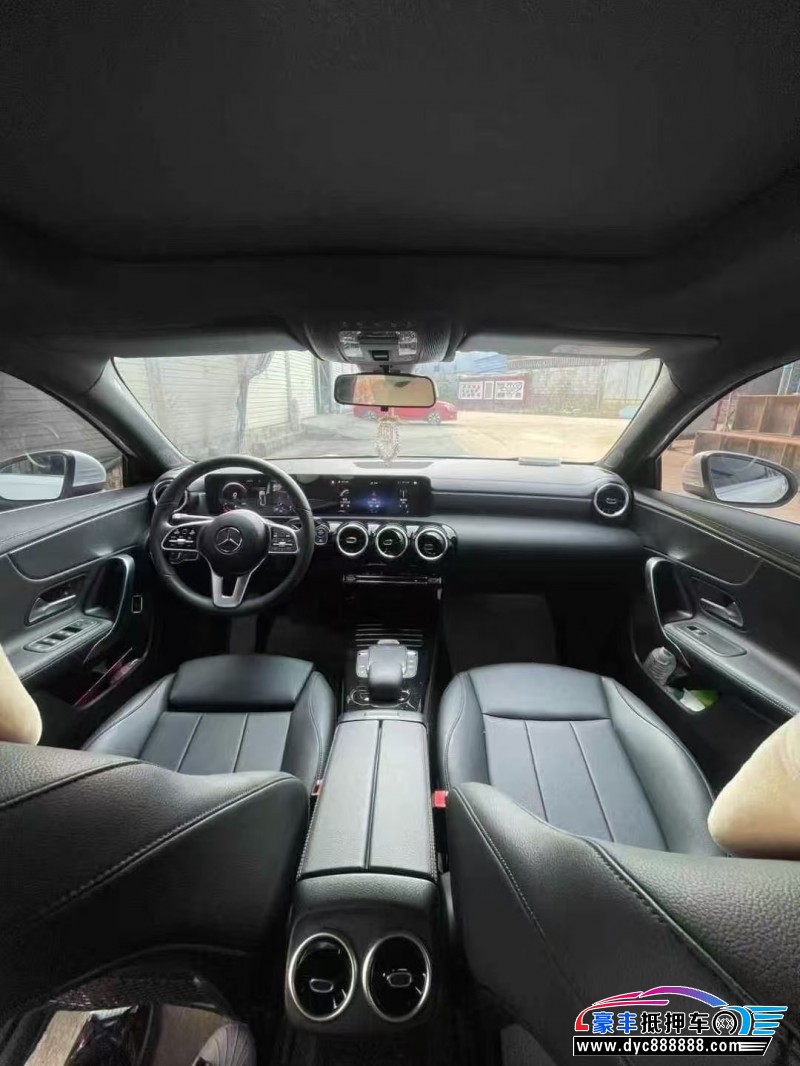 23年奔驰A轿车抵押车出售