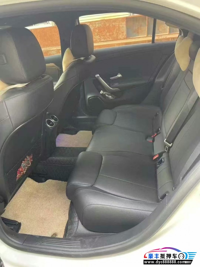 23年奔驰A轿车抵押车出售