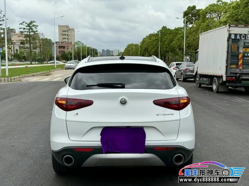 19年阿尔法·罗密欧Stelvio轿车抵押车出售