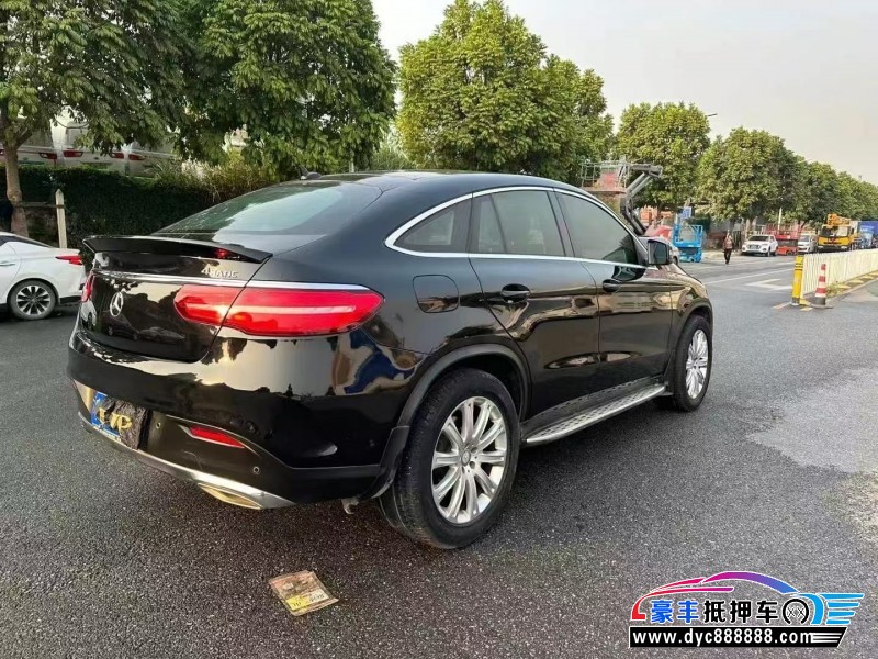 16年奔驰GLE轿车抵押车出售