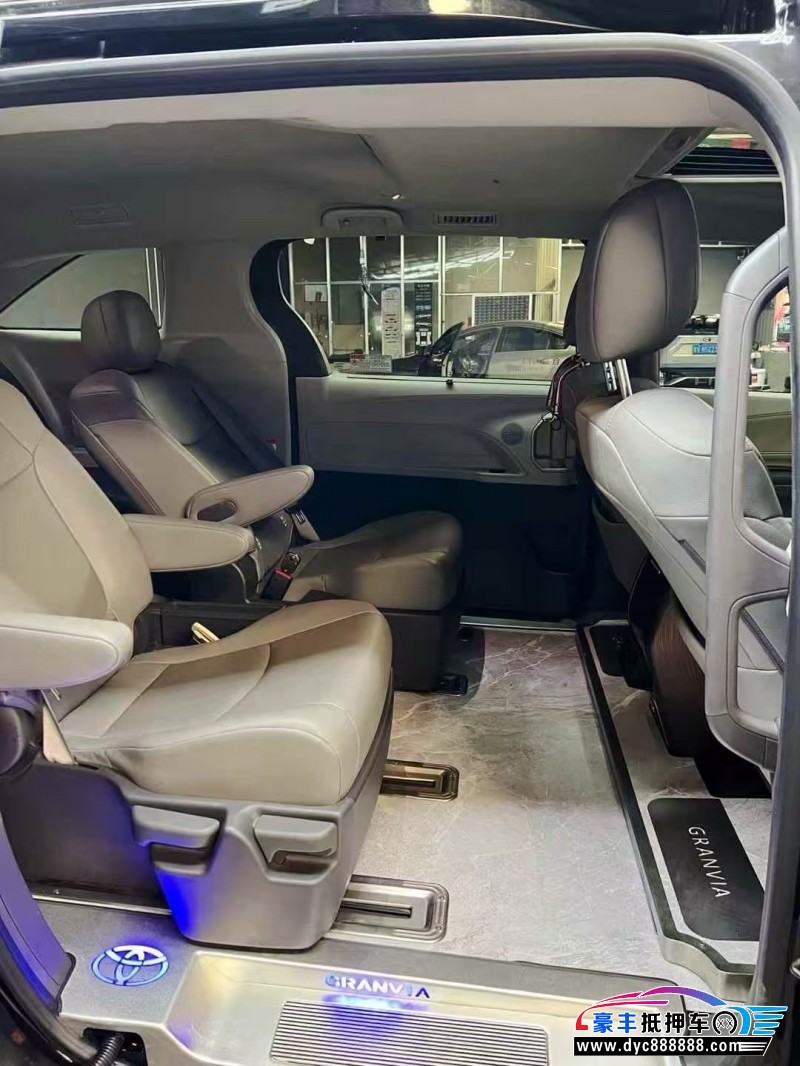 24年丰田格瑞维亚轿车抵押车出售