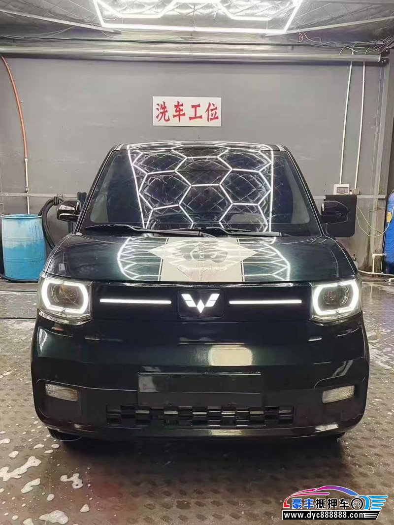 23年五菱汽车迷你轿车