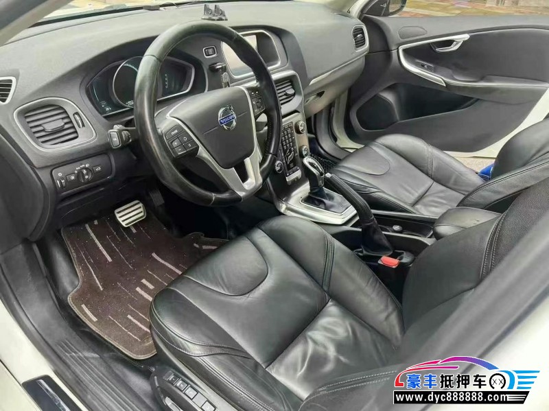 14年沃尔沃V40轿车抵押车出售