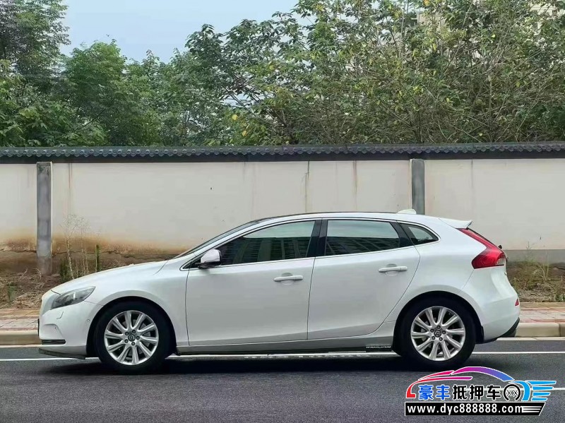 14年沃尔沃V40轿车抵押车出售