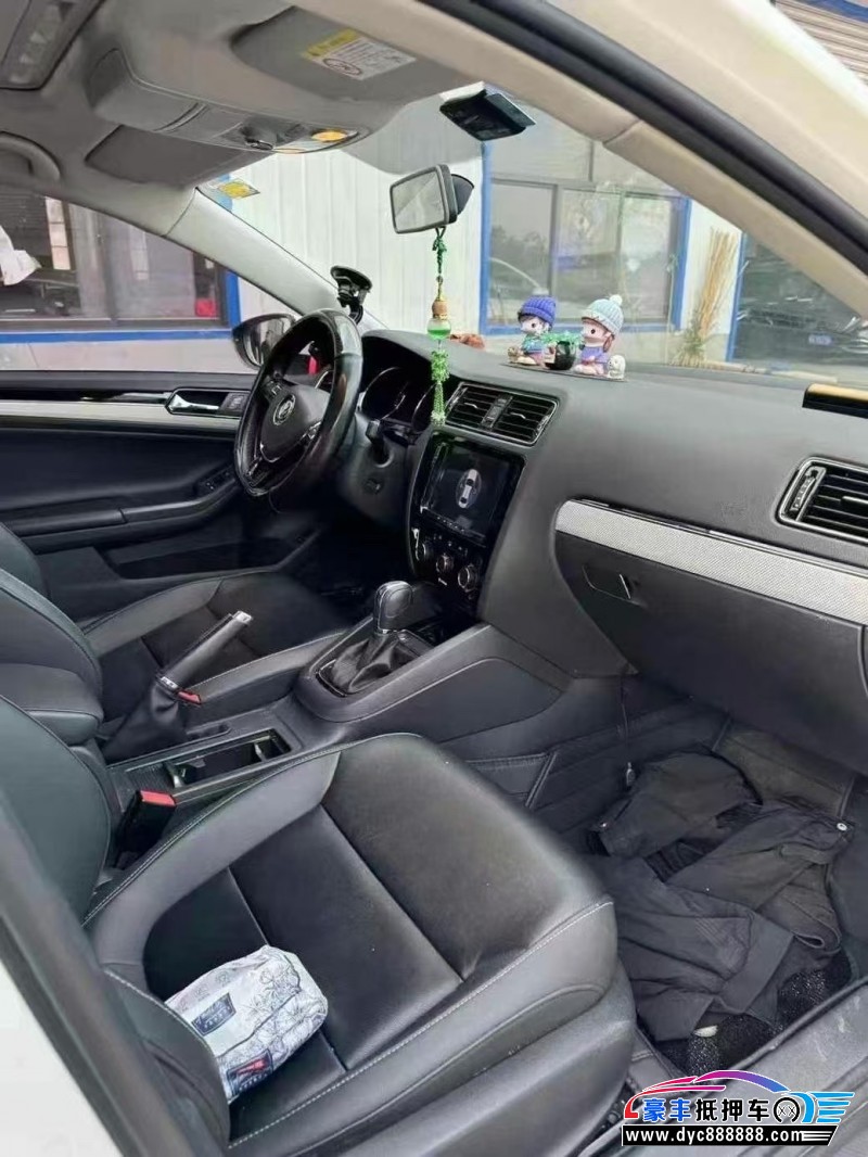 17年大众速腾轿车抵押车出售