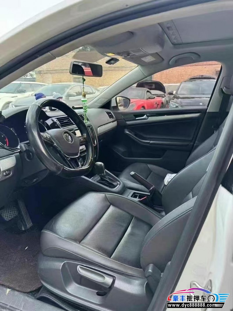 17年大众速腾轿车抵押车出售