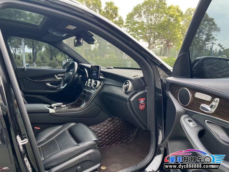 18年奔驰GLC轿车抵押车出售