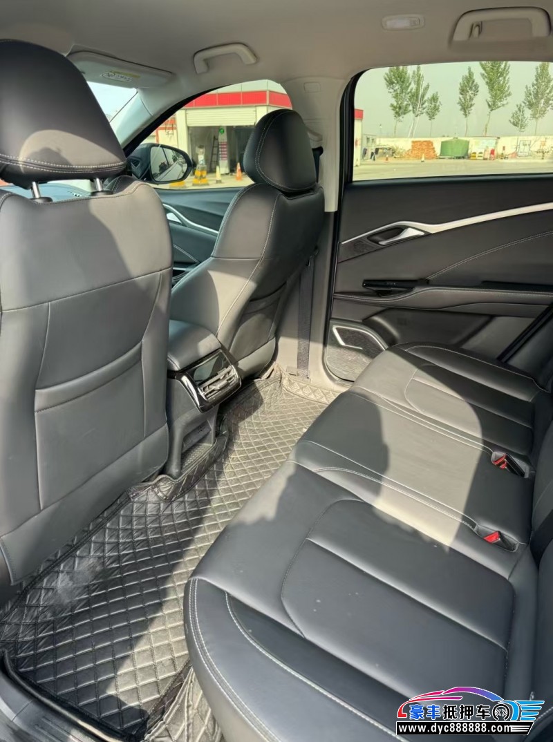 24年哪吒U轿车抵押车出售