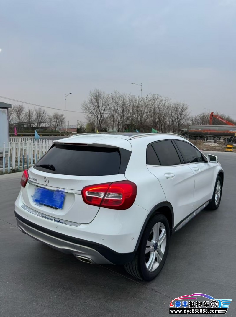 15年奔驰GLA轿车抵押车出售