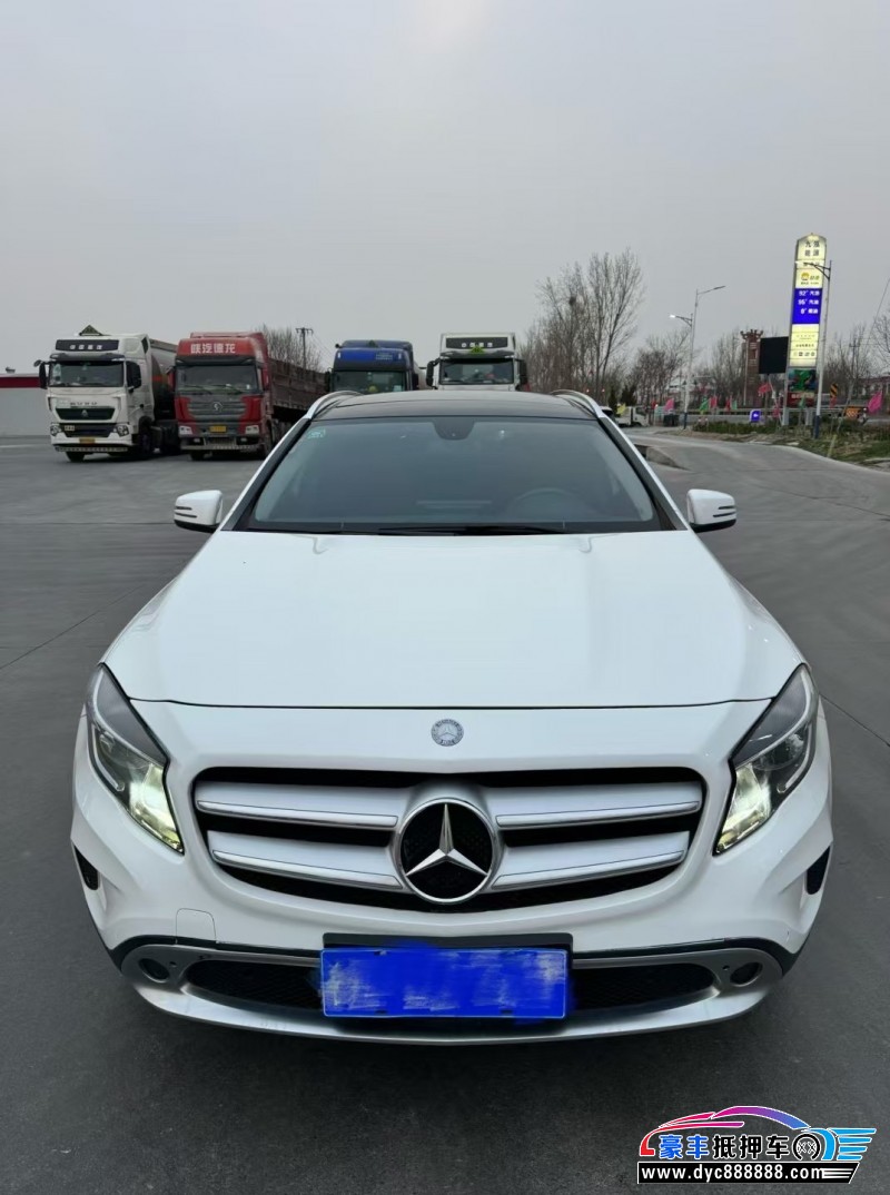 15年奔驰GLA轿车抵押车出售