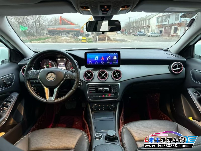 15年奔驰GLA轿车抵押车出售