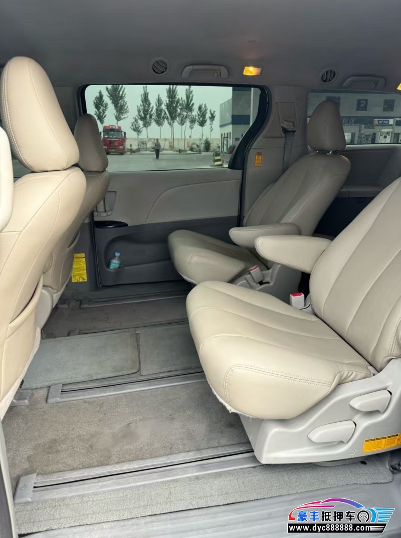 14年丰田塞纳轿车抵押车出售