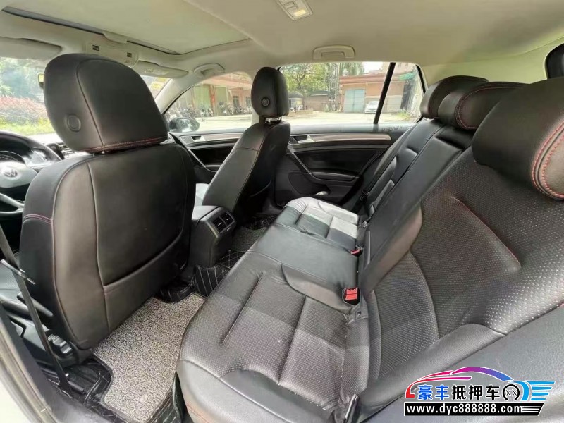 17年大众高尔夫轿车抵押车出售