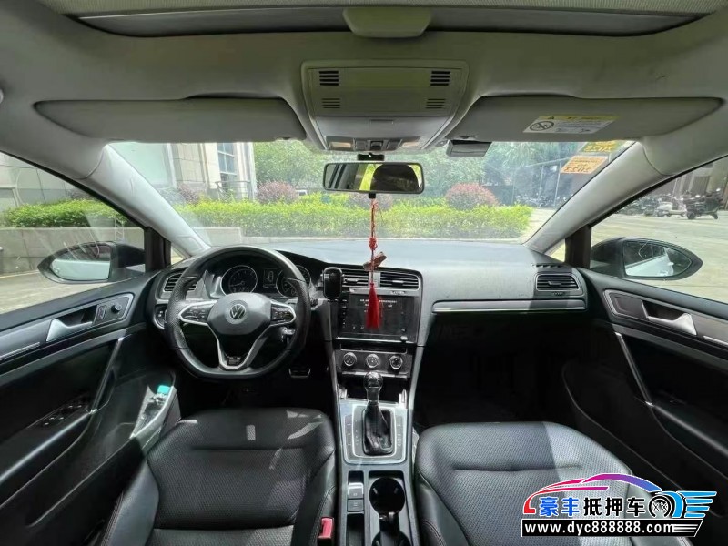 17年大众高尔夫轿车抵押车出售