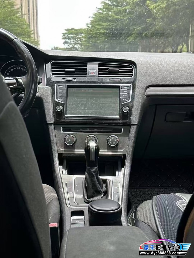 16年大众高尔夫轿车抵押车出售