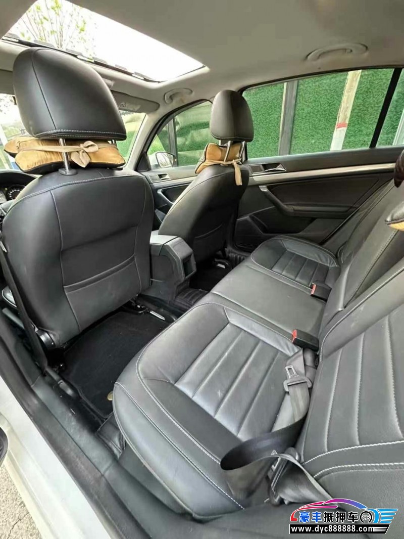 17年本田UR-V轿车抵押车出售