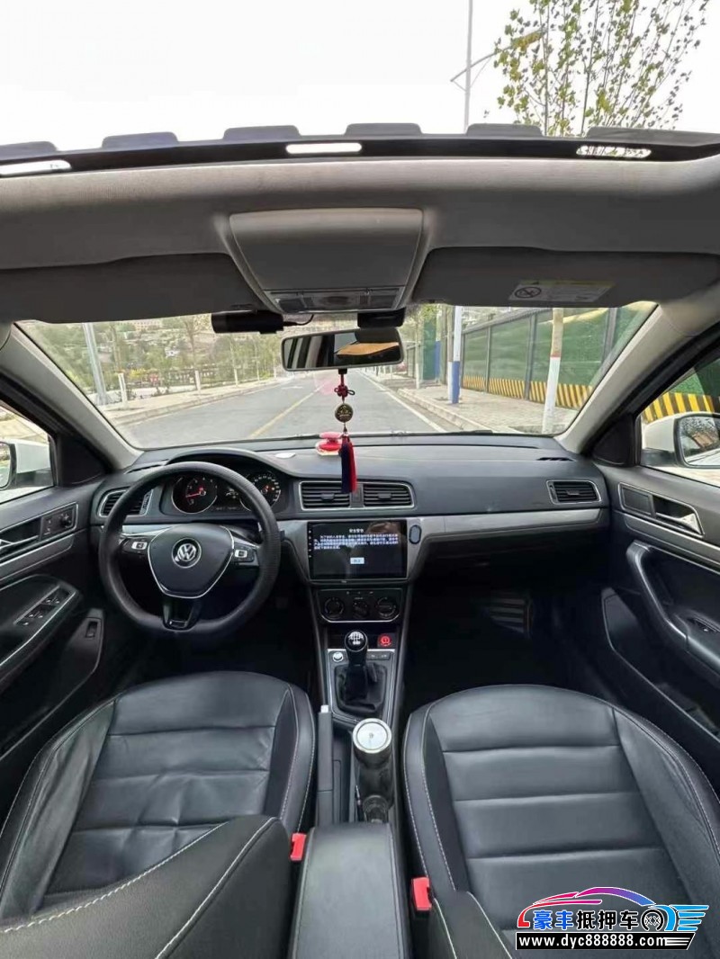 17年本田UR-V轿车抵押车出售