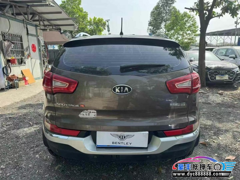 13年起亚智跑轿车抵押车出售