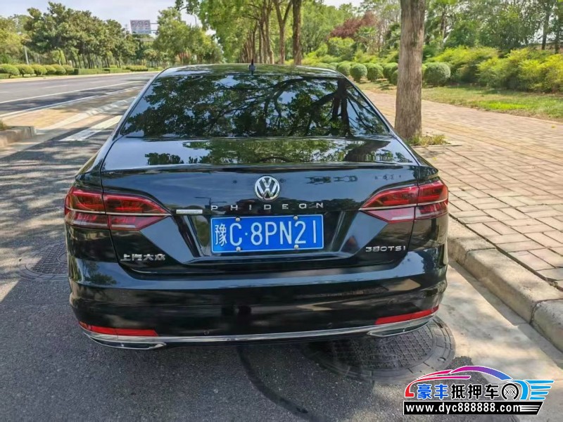 17年大众辉昂轿车抵押车出售