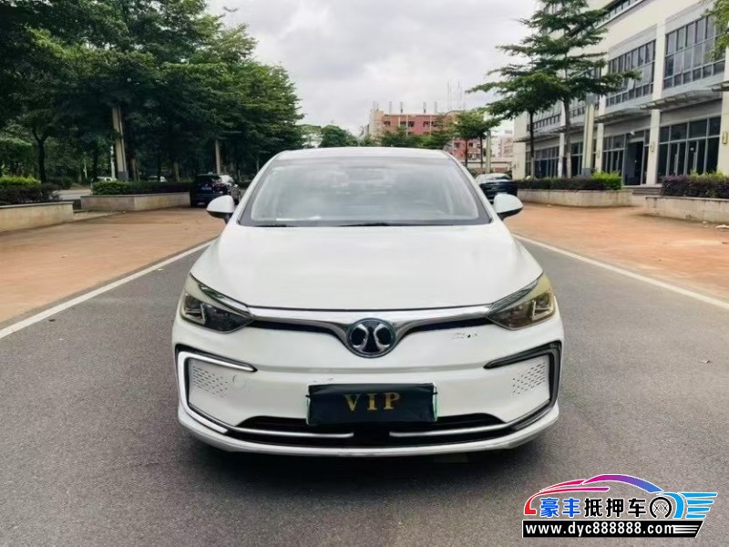 抵押车出售19年北汽新能源EU系列轿车