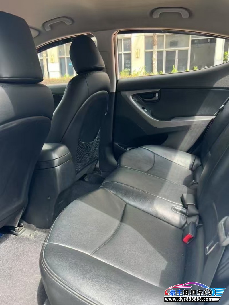 18年现代朗动轿车抵押车出售