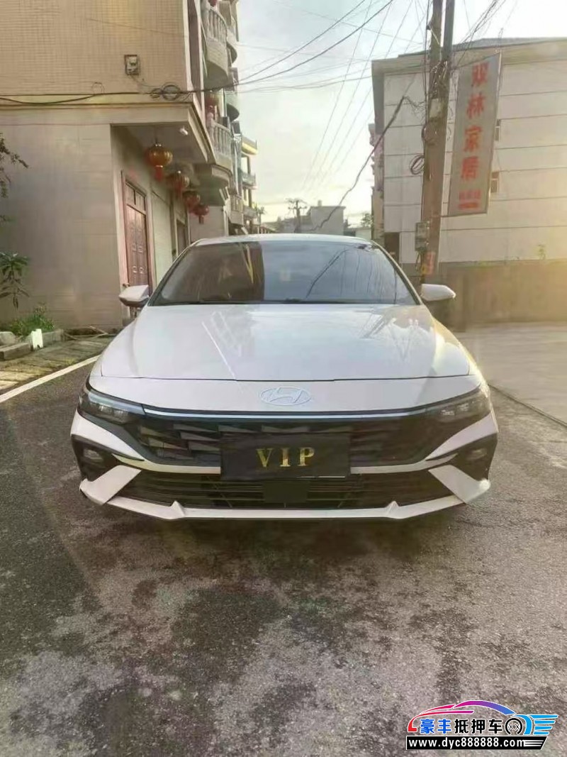 抵押车出售24年现代伊兰特轿车