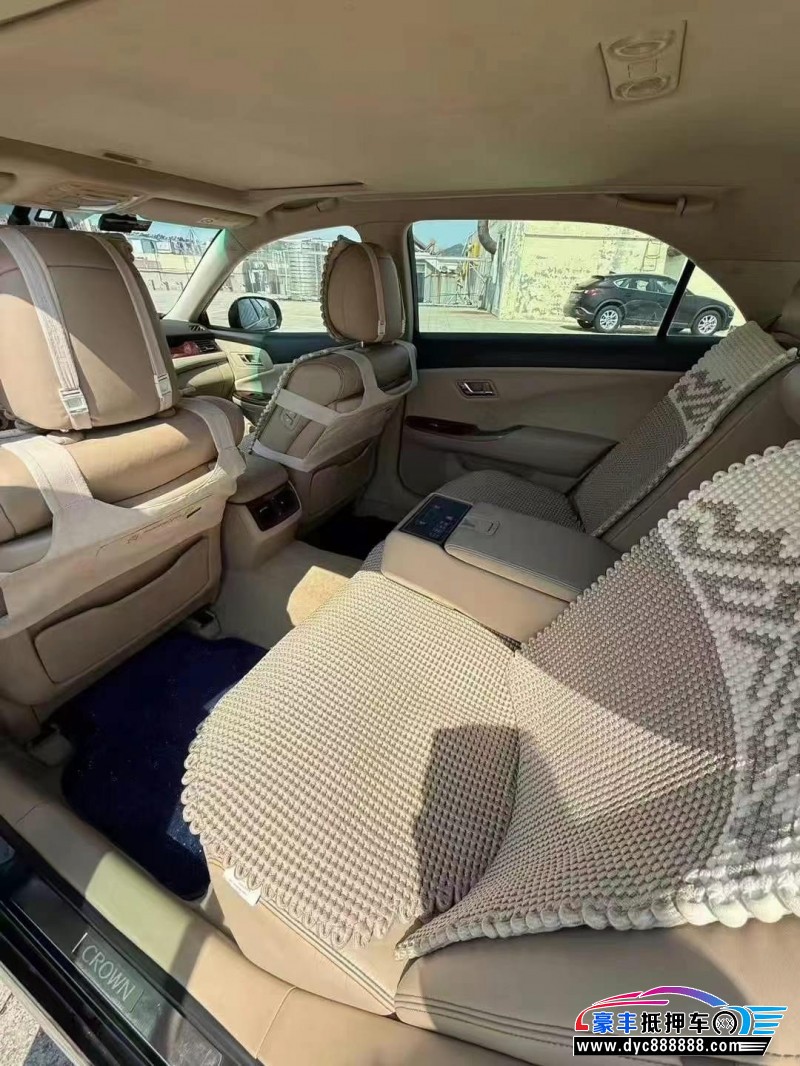 13年丰田皇冠轿车抵押车出售