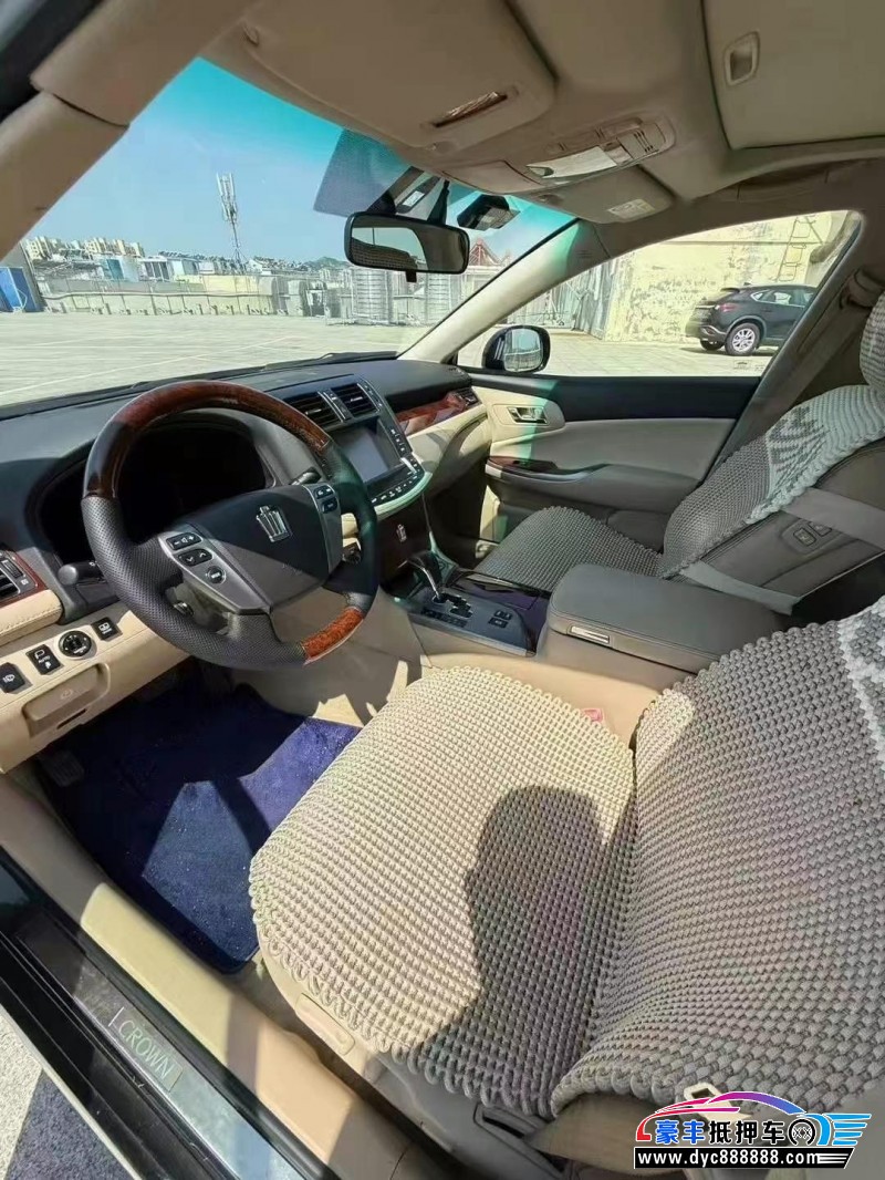 13年丰田皇冠轿车抵押车出售