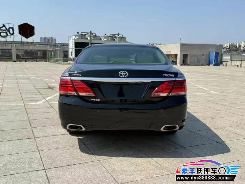 13年丰田皇冠轿车抵押车出售