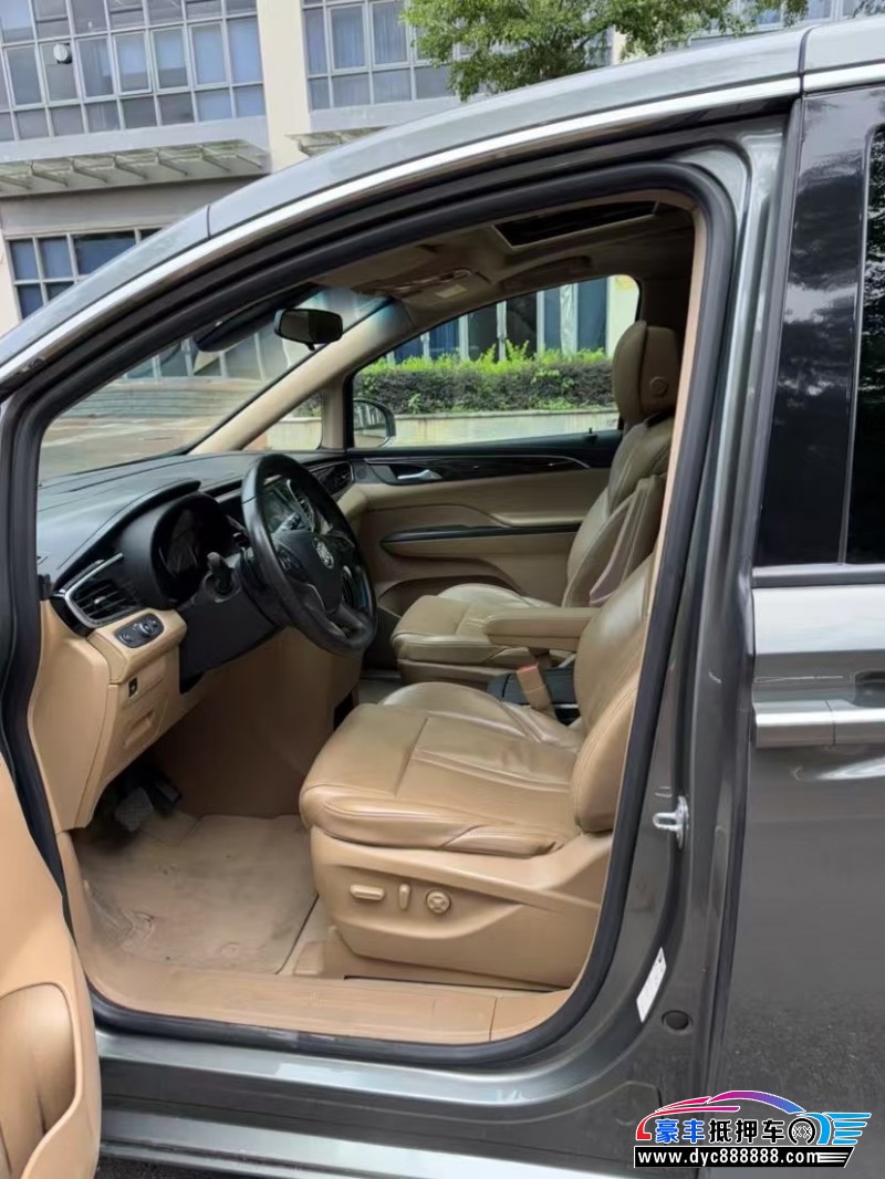 18年别克GL8轿车抵押车出售