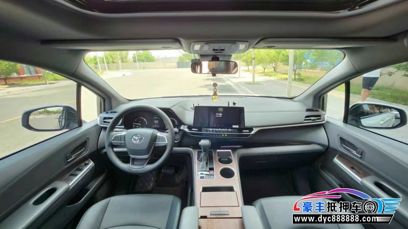 24年丰田格瑞维亚轿车抵押车出售