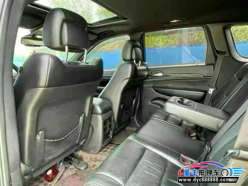 13年Jeep大切诺基轿车抵押车出售