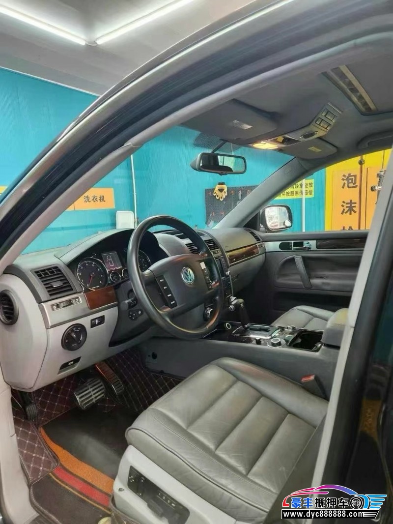 13年大众途锐轿车抵押车出售