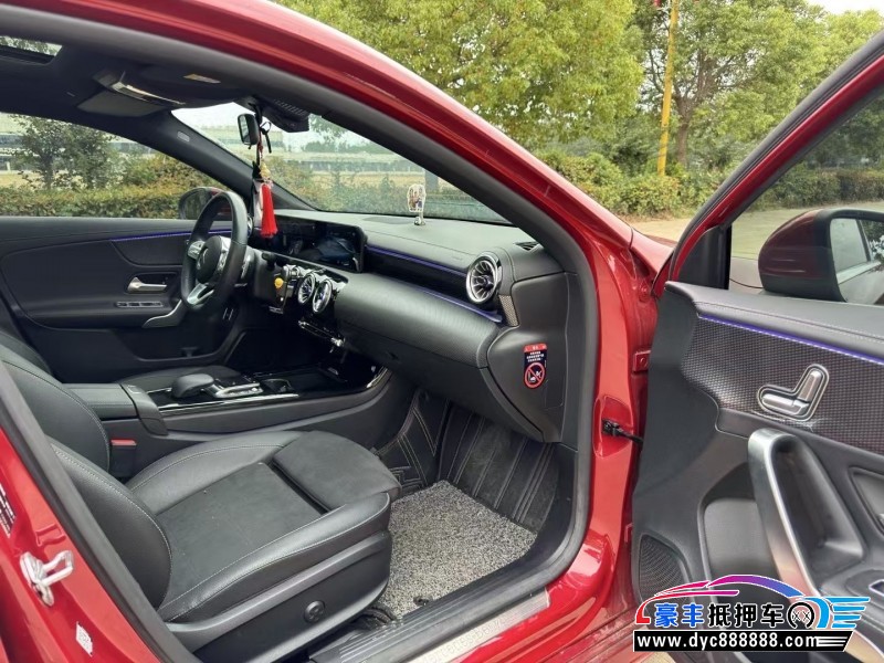 21年奔驰A轿车抵押车出售