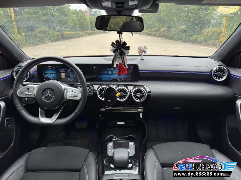 21年奔驰A轿车抵押车出售