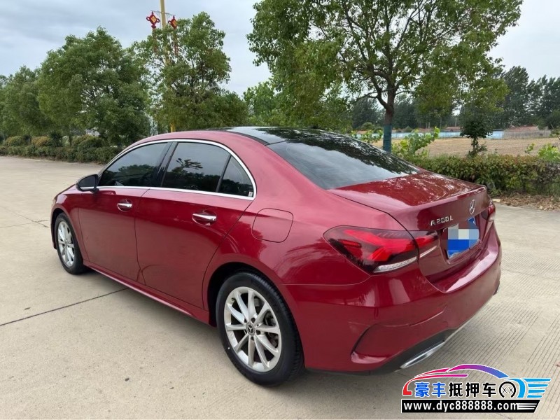 21年奔驰A轿车抵押车出售