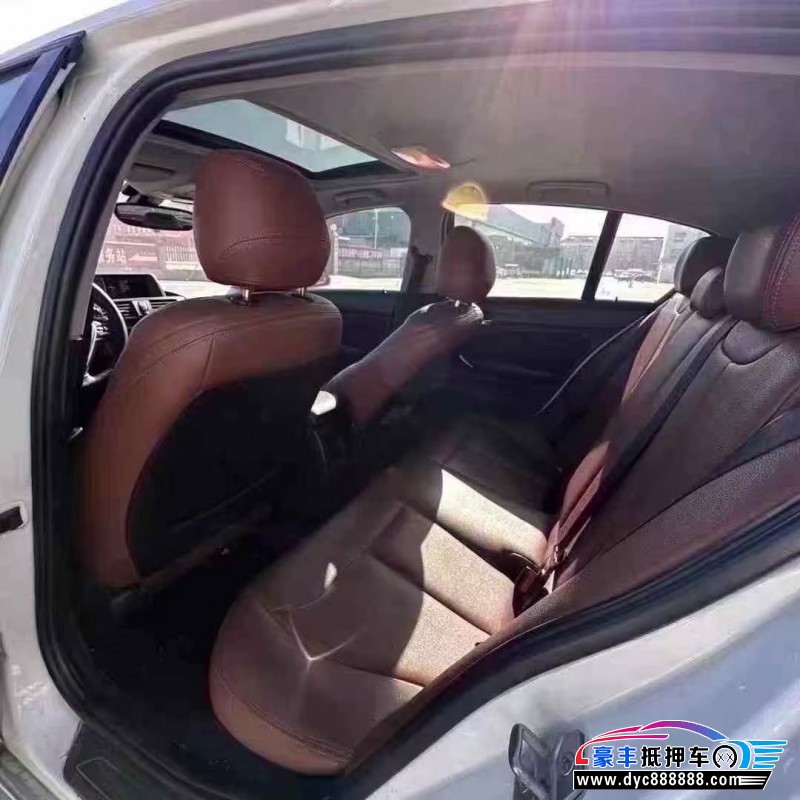 13年宝马1系轿车抵押车出售