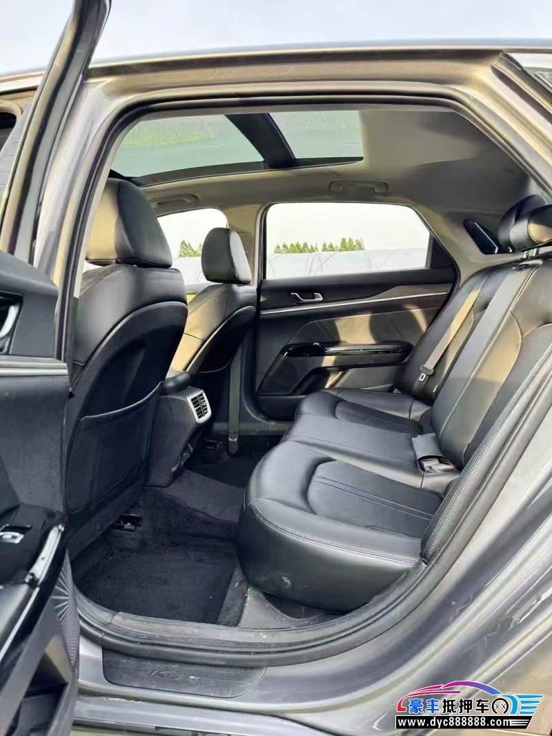 21年起亚K5轿车抵押车出售