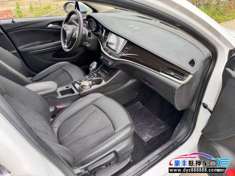 18年别克威朗轿车抵押车出售