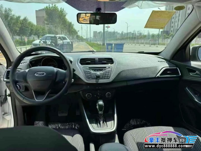 17年福特福睿斯轿车抵押车出售