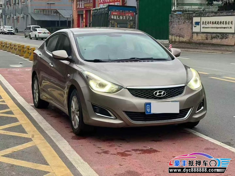 17年现代朗动轿车抵押车出售