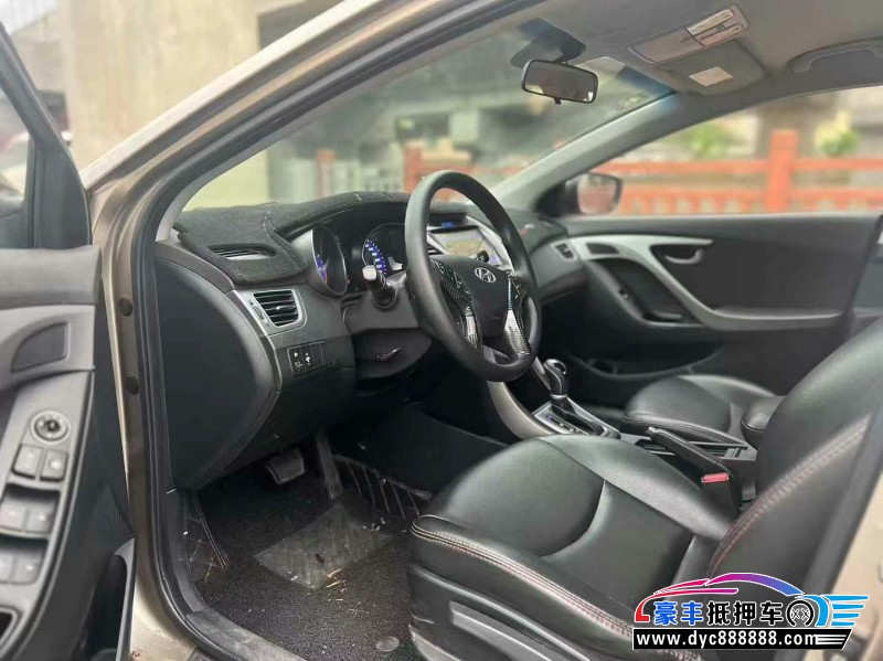 17年现代朗动轿车抵押车出售