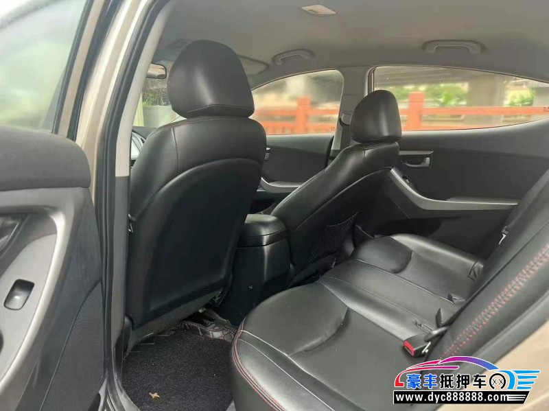 17年现代朗动轿车抵押车出售