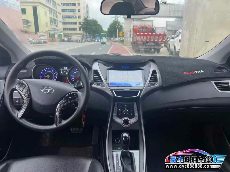 17年现代朗动轿车抵押车出售