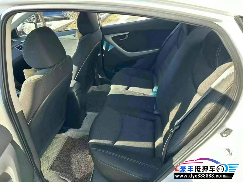 14年现代朗动轿车抵押车出售