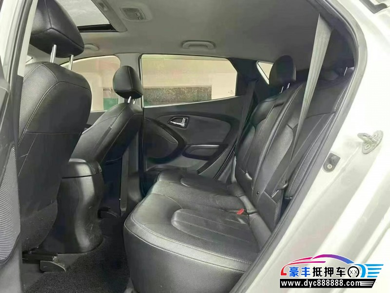 14年现代ix35轿车抵押车出售