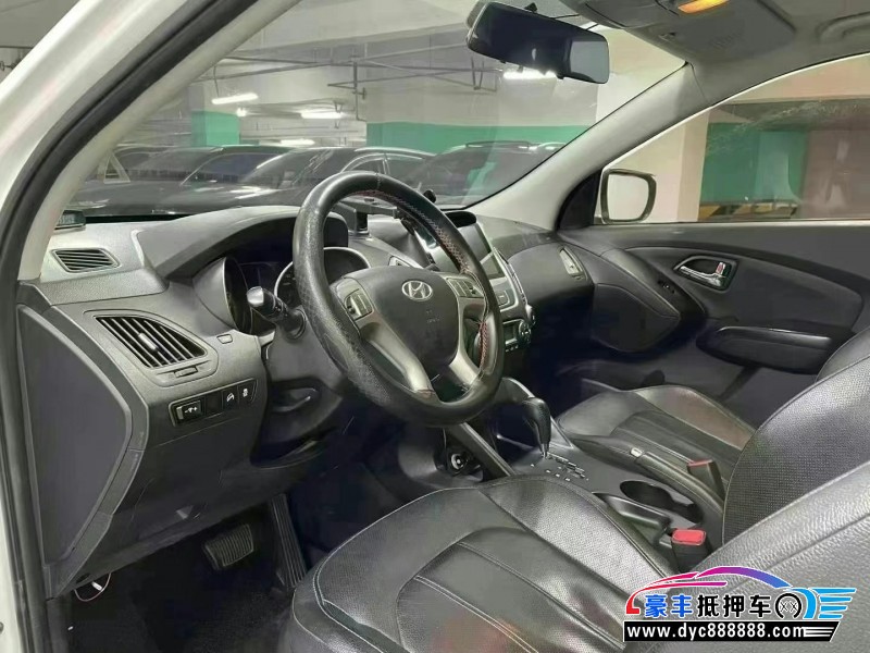 14年现代ix35轿车抵押车出售