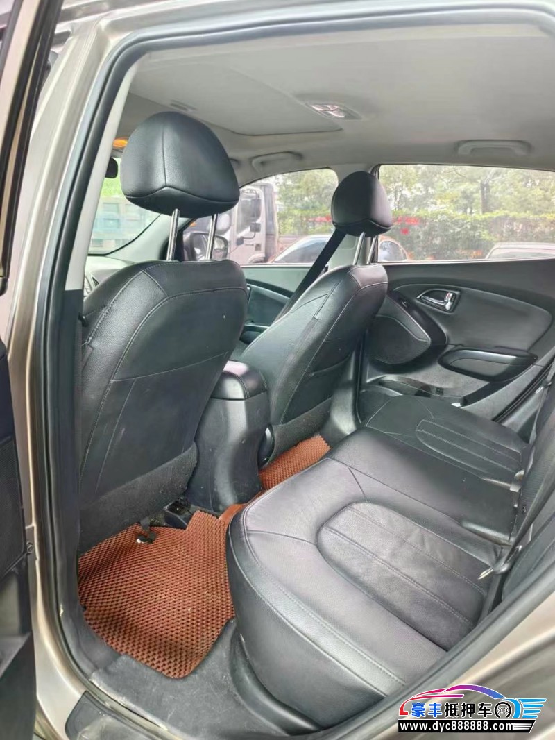 15年现代ix35轿车抵押车出售