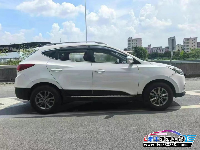 15年现代ix35轿车抵押车出售