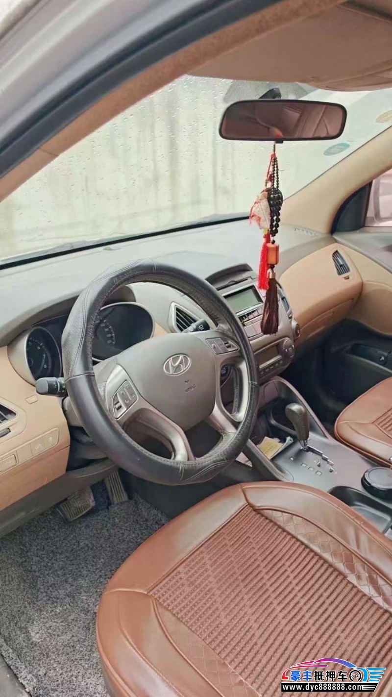 12年现代ix35轿车抵押车出售